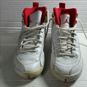 White and Red Sneakers JORDAN SKU 153265-107 USED (not box)